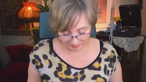 Vivien online show from February 2025 06:15:02 PM