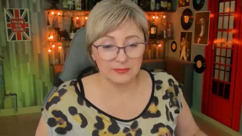 Vivien online show from February 2025 01:27:01 PM