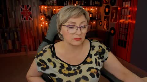 Vivien online show from February 2025 07:39:01 PM