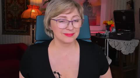 Vivien online show from March 2025 06:37:02 PM