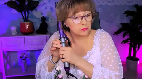 Vivien online show from November 2025 01:36:01 PM