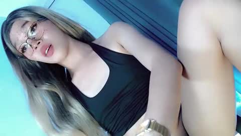 Snapshot of sugarxbaby_ chatting on November 2025 08:10:01 PM LoveSugar online show from November 2025 08:10:01 PM