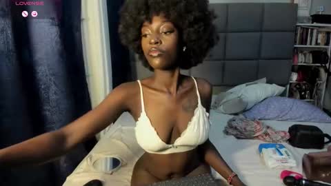 suhaila_suu online show from February 2026 11:31:01 PM