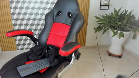 summer_______ online show from October 2025 03:57:02 PM