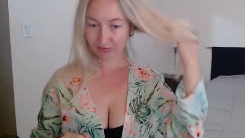 Snapshot of sunbrilliant chatting on April 2026 02:17:02 PM sunbrilliant online show from April 2026 02:17:02 PM