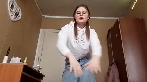 Snapshot of sundayquicksall chatting on November 2025 06:02:02 AM I am Lana Can we hit 10 Thumbs Up in first day online show from November 2025 06:02:02 AM