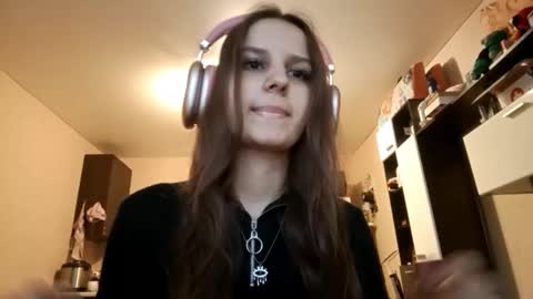 Snapshot of sundaysuit chatting on November 2025 11:09:01 AM Dora online show from November 2025 11:09:01 AM