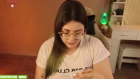 Tina. Im topless model  online show from April 2026 07:57:02 AM