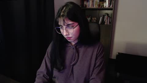 Snapshot of sunflower_uwu chatting on June 2026 02:07:01 AM violetta online show from June 2026 02:07:01 AM