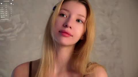 Snapshot of sunnmoonn chatting on April 2026 03:04:01 PM Lily online show from April 2026 03:04:01 PM