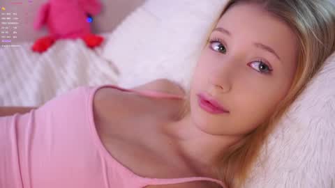 Snapshot of sunnmoonn chatting on May 2026 02:47:01 PM Lily online show from May 2026 02:47:01 PM