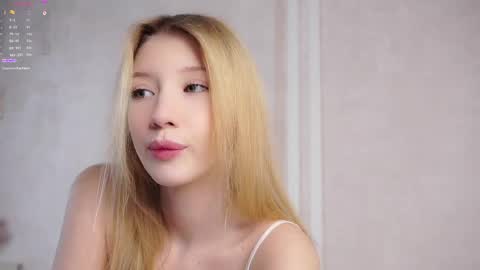 Snapshot of sunnmoonn chatting on May 2026 03:11:01 PM Lily online show from May 2026 03:11:01 PM
