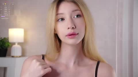 Snapshot of sunnmoonn chatting on May 2026 02:44:01 PM Lily online show from May 2026 02:44:01 PM