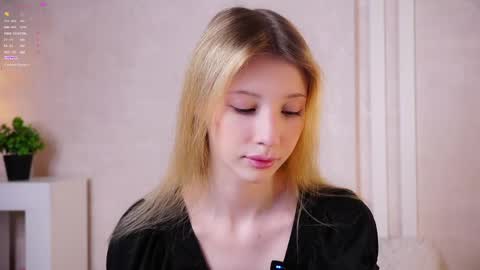 Snapshot of sunnmoonn chatting on June 2026 03:16:02 PM Lily online show from June 2026 03:16:02 PM