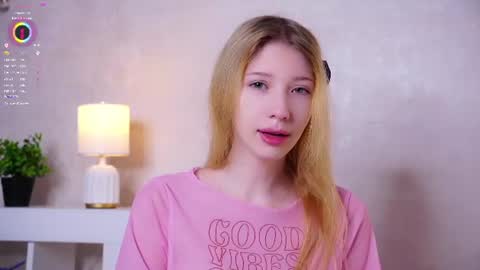 Snapshot of sunnmoonn chatting on June 2026 02:41:02 PM Lily online show from June 2026 02:41:02 PM