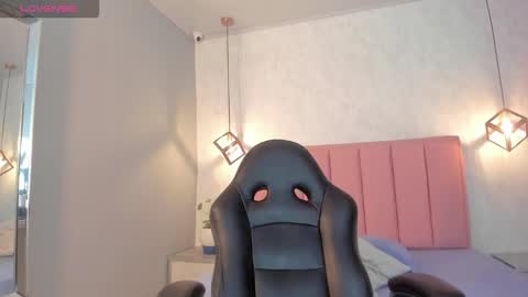  S U N N Y online show from November 2025 12:27:02 PM