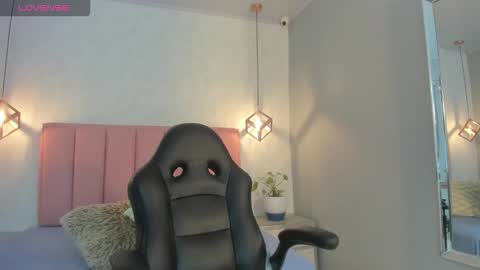  S U N N Y online show from November 2025 12:38:01 PM