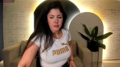 Snapshot of sunnyrivers_ chatting on June 2026 05:30:02 PM Sunny Rivers online show from June 2026 05:30:02 PM