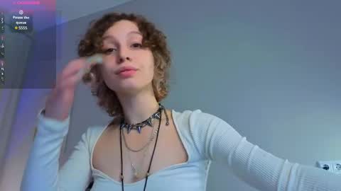 Snapshot of sunnyshy_mia chatting on April 2026 06:09:01 AM Mia online show from April 2026 06:09:01 AM