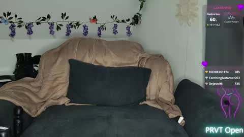 Sunny online show from October 2025 04:36:02 PM