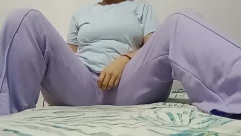 Annie online show from November 2025 05:45:01 PM