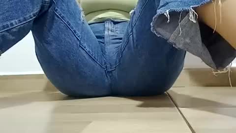 Annie online show from November 2025 07:01:02 PM