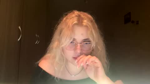 sunshinyflash online show from November 2025 06:28:02 PM