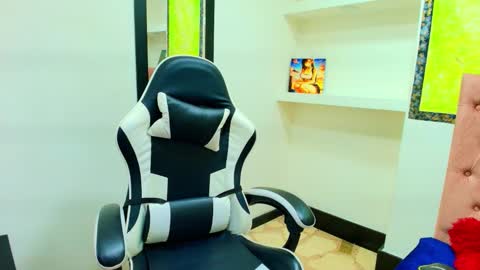 susan online show from November 2025 07:01:02 PM