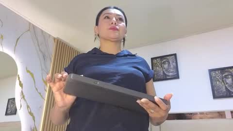 Susan online show from October 2025 12:03:02 PM