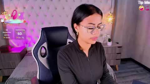Snapshot of susan_voltaire chatting on May 2026 08:47:02 PM susan_voltaire online show from May 2026 08:47:02 PM