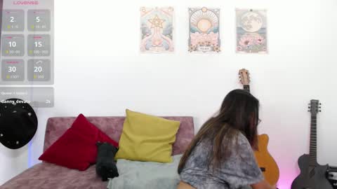 Susana hendrix    online show from September 2025 06:29:02 PM