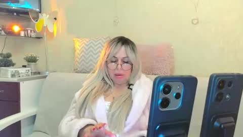 Snapshot of susienoreen chatting on October 2025 11:29:01 AM SusieNoreen online show from October 2025 11:29:01 AM