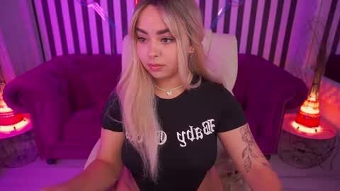 Snapshot of susiewood chatting on July 2026 08:25:01 PM Susie online show from July 2026 08:25:01 PM