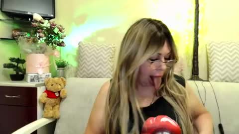 Snapshot of susiexnoreen chatting on June 2026 12:43:02 AM SusiexNoreen online show from June 2026 12:43:02 AM