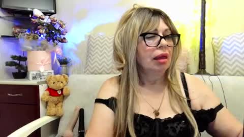Snapshot of susiexnoreen chatting on June 2026 01:43:01 AM SusiexNoreen online show from June 2026 01:43:01 AM