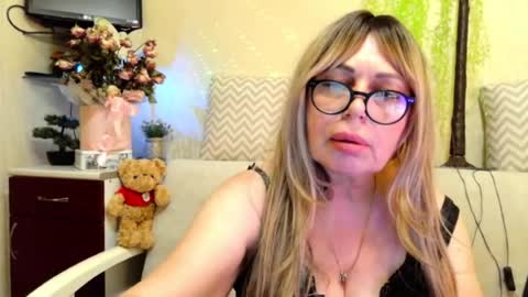 Snapshot of susiexnoreen chatting on June 2026 12:55:02 PM SusiexNoreen online show from June 2026 12:55:02 PM