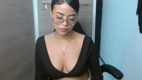 Snapshot of sussan_love01 chatting on February 2025 06:00:01 PM Susan online show from February 2025 06:00:01 PM