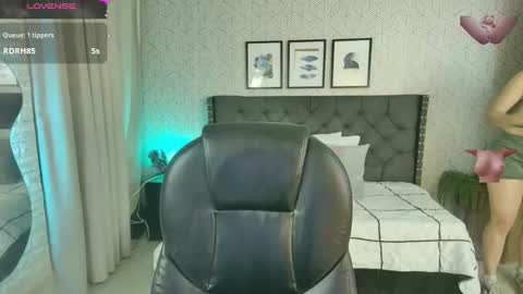 Snapshot of sussy__stone chatting on December 2024 07:01:02 PM online show from December 2024 07:01:02 PM