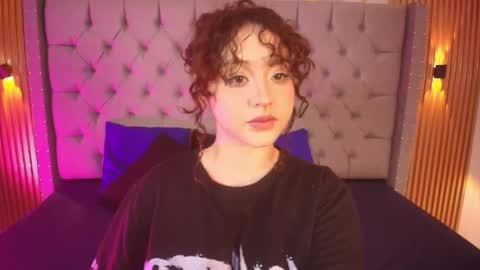 suxan_white online show from April 2026 12:13:01 PM