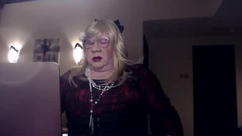 Snapshot of suzannebanci chatting on January 2025 04:06:01 PM My name is Sissy or more fully Suzanna Aprilia Maria Mariquita Catarina Chinita Banci. Soy una puta - que chimba ladybug online show from January 2025 04:06:01 PM