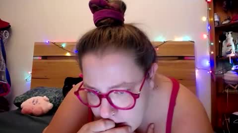 suzie stardust online show from February 2026 10:27:01 AM