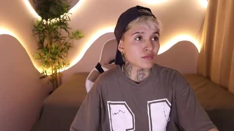 suzu_wolf online show from October 2025 04:32:01 AM