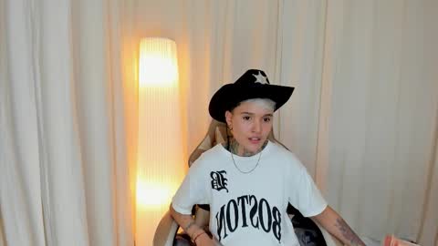 suzu_wolf online show from October 2025 04:15:01 AM