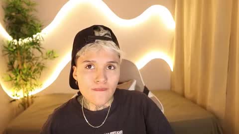 suzu_wolf online show from October 2025 04:57:02 AM