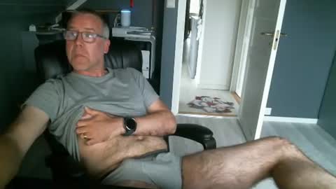 Snapshot of sverige1980 chatting on July 2026 04:20:02 PM Tom online show from July 2026 04:20:02 PM