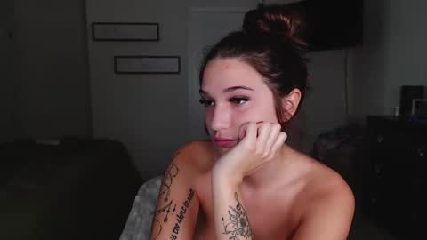 Snapshot of svtf2323 chatting on October 2025 07:56:01 PM SV online show from October 2025 07:56:01 PM