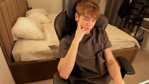 Nate 3 online show from February 2025 07:58:02 PM