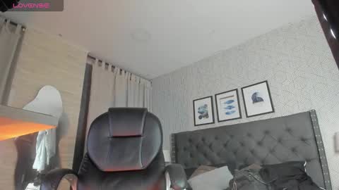 Vanessa online show from October 2025 12:00:01 AM