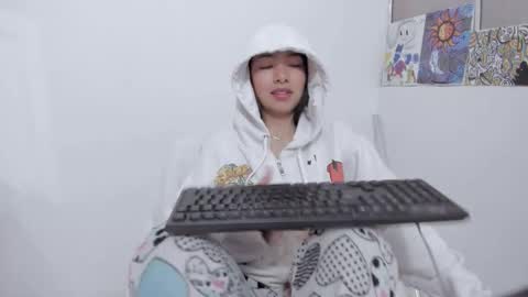 Snapshot of sweet_and_wild05 chatting on November 2025 05:24:02 PM Julieta online show from November 2025 05:24:02 PM