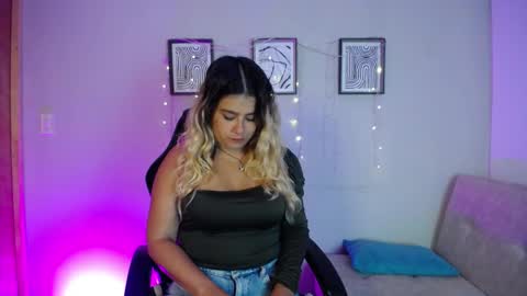 Bella Valery online show from April 2026 12:06:02 PM